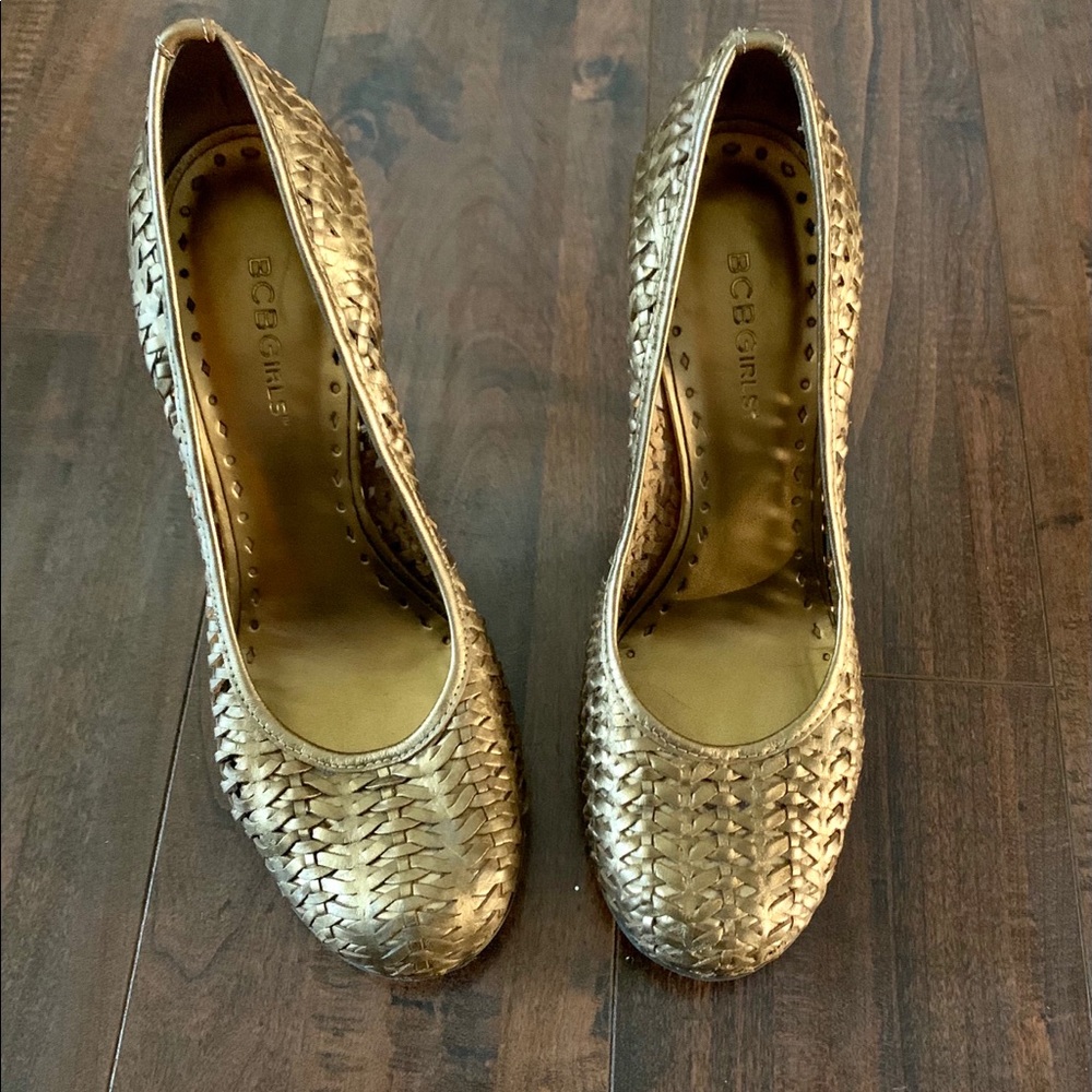 BCBGirls Gold Basket Weave Like Heels SZ 8.5
